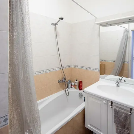 2p, 47m2, Terrasse, Proches Toutes Commodites *