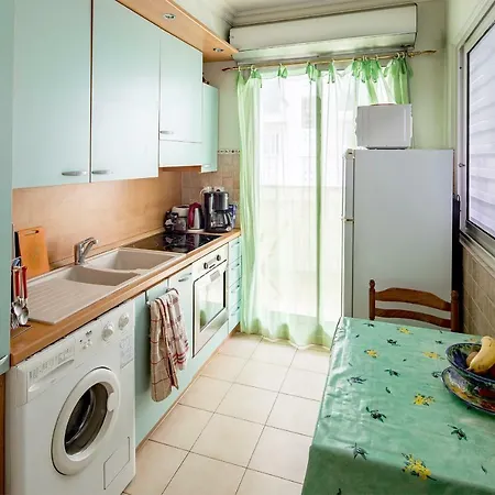 2p, 47m2, Terrasse, Proches Toutes Commodites *